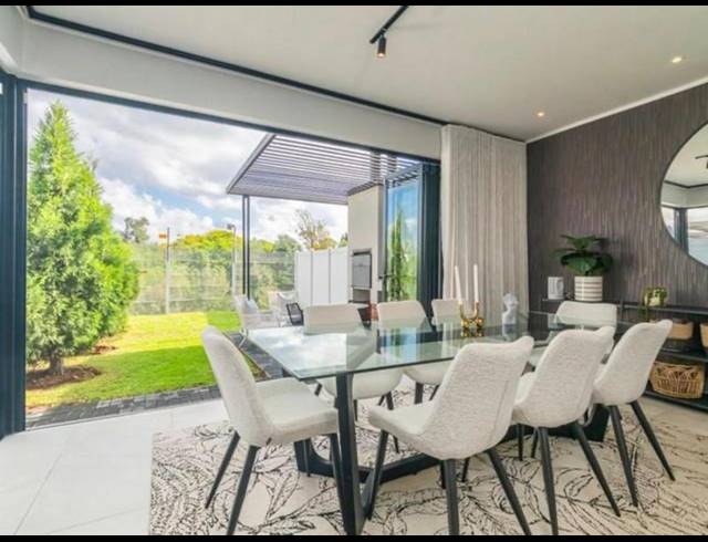 4 BEDROOM TOWNHOUSE FOR SALE IN HURLINGHAM